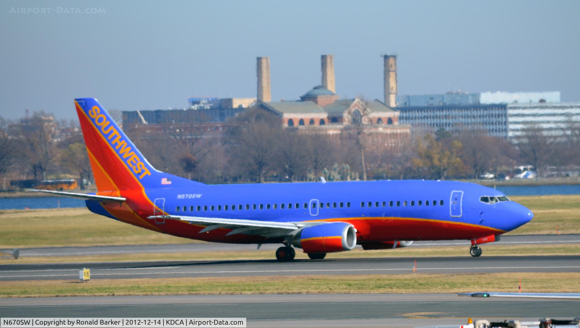N670SW, 1988 Boeing 737-3G7 C/N 23784, Takeoff DCA