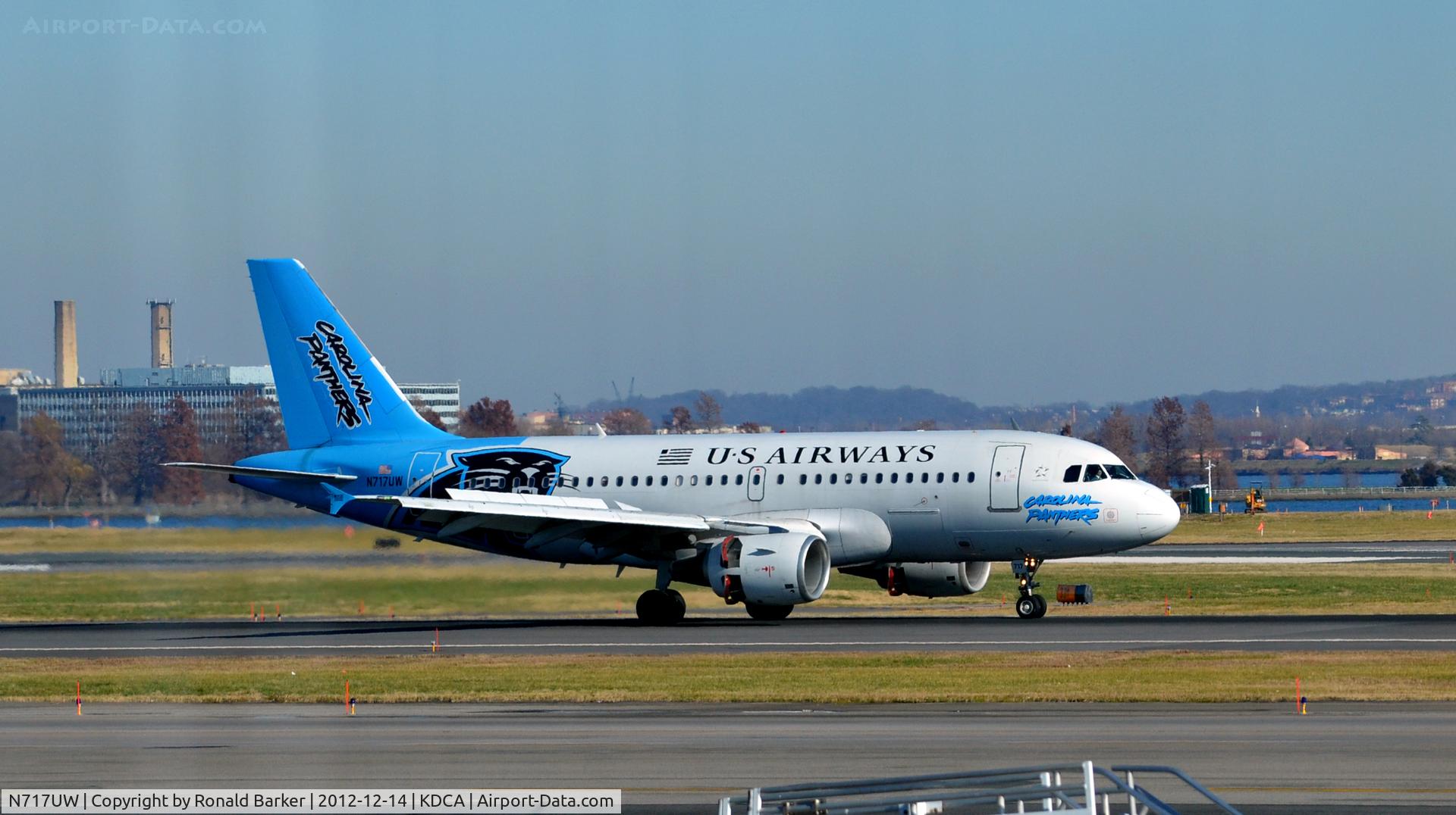 N717UW, 1999 Airbus A319-112 C/N 1069, Landing DCA
