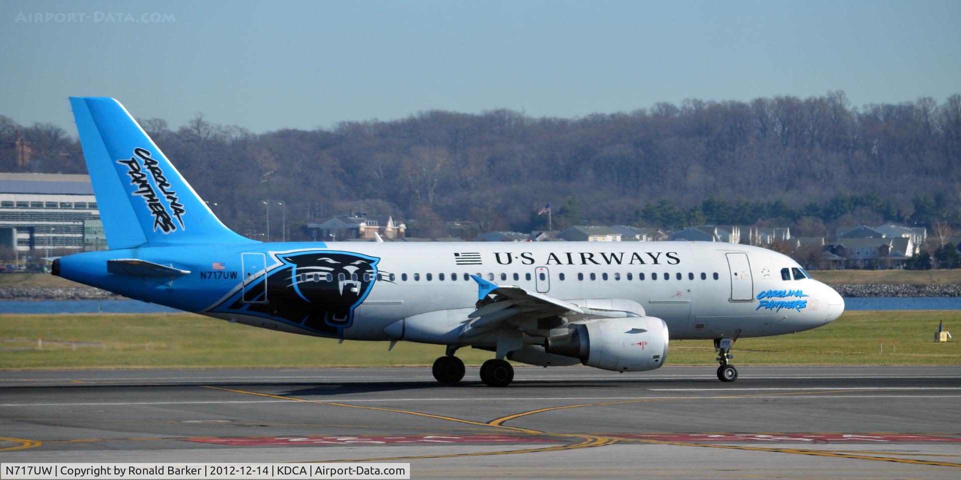 N717UW, 1999 Airbus A319-112 C/N 1069, Landing roll DCA