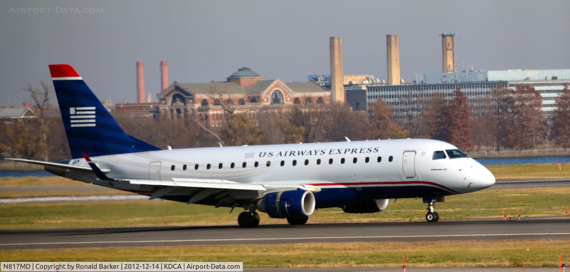 N817MD, 2004 Embraer 170SU (ERJ-170-100SU) C/N 17000038, Landing DCA