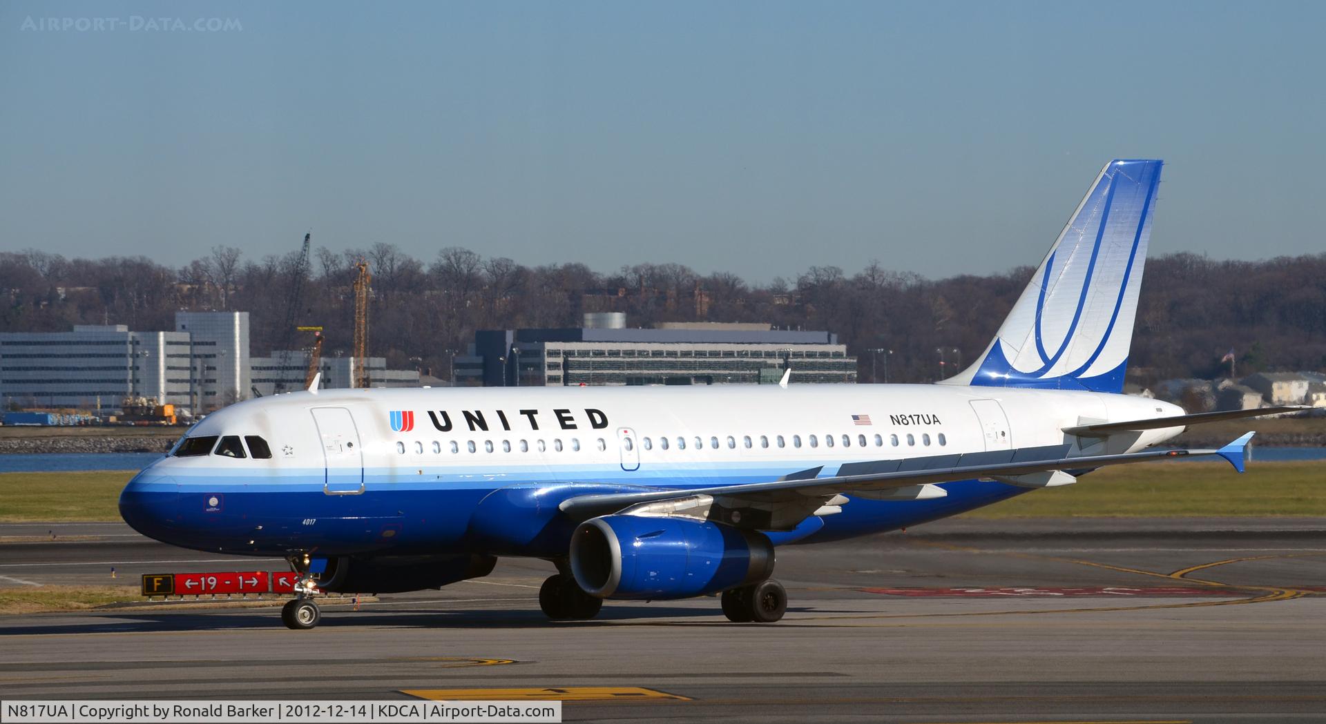 N817UA, 1998 Airbus A319-131 C/N 873, Taxi DCa