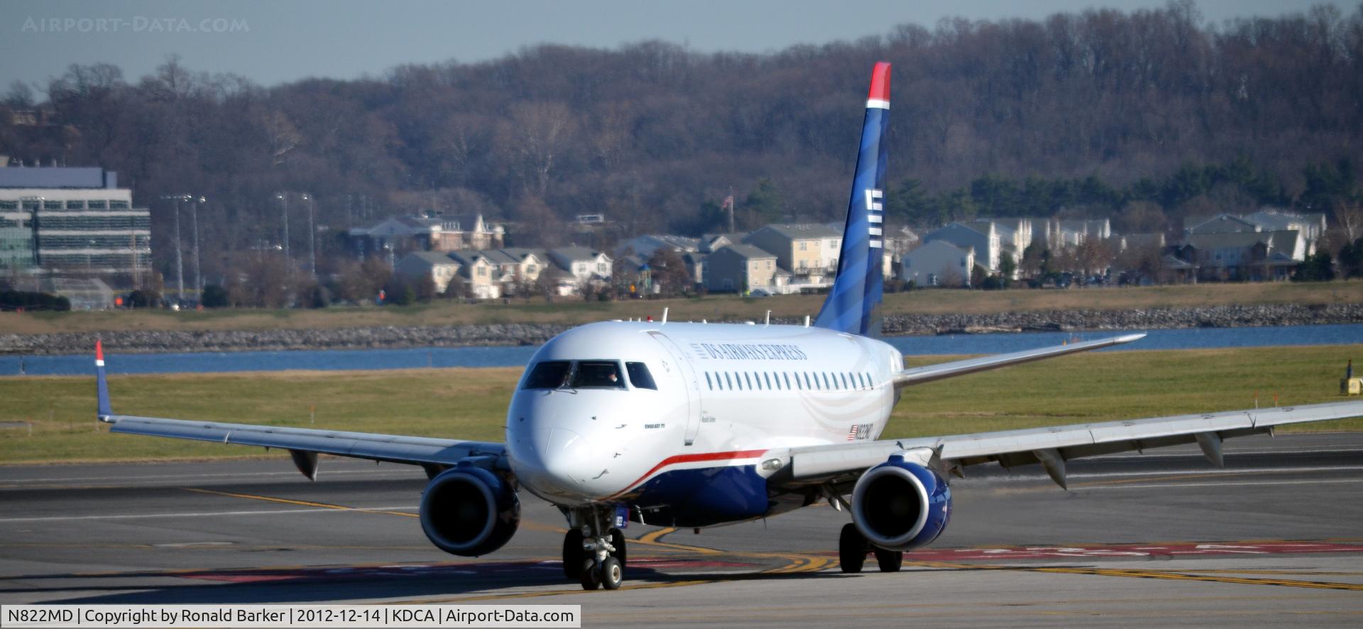 N822MD, 2004 Embraer 170SU (ERJ-170-100SU) C/N 17000043, Taxi DCA