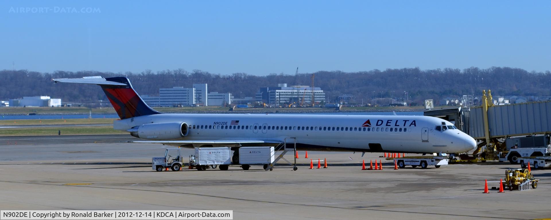 N902DE, 1992 McDonnell Douglas MD-88 C/N 53379, DCA VA