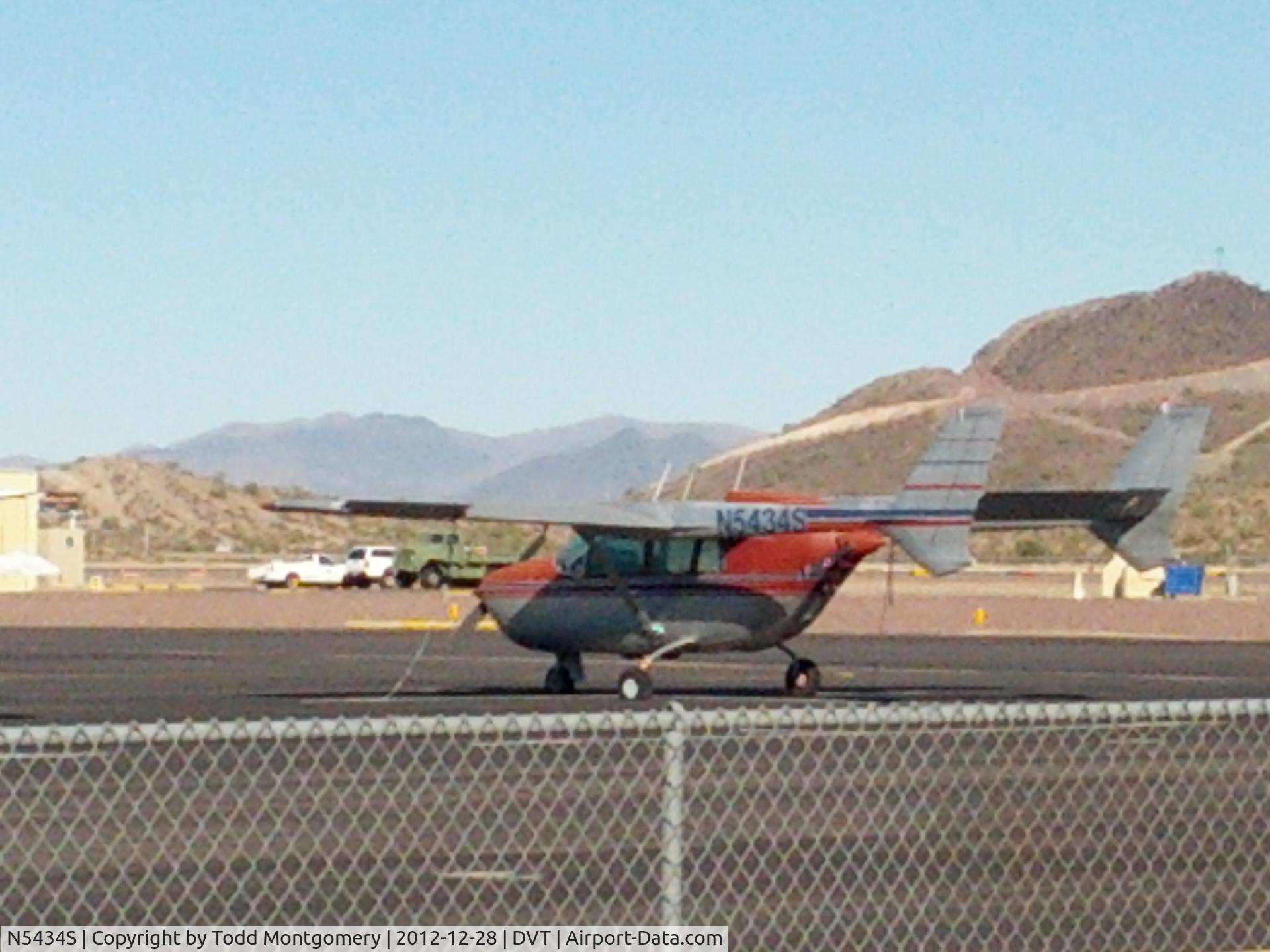 N5434S, Cessna 337B Super Skymaster C/N 3370534, Parked