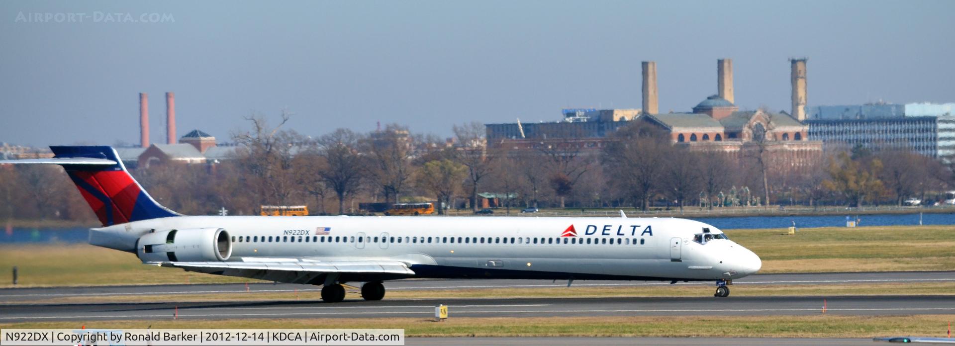 N922DX, 1997 McDonnell Douglas MD-90-30 C/N 53584, Taxi DCA