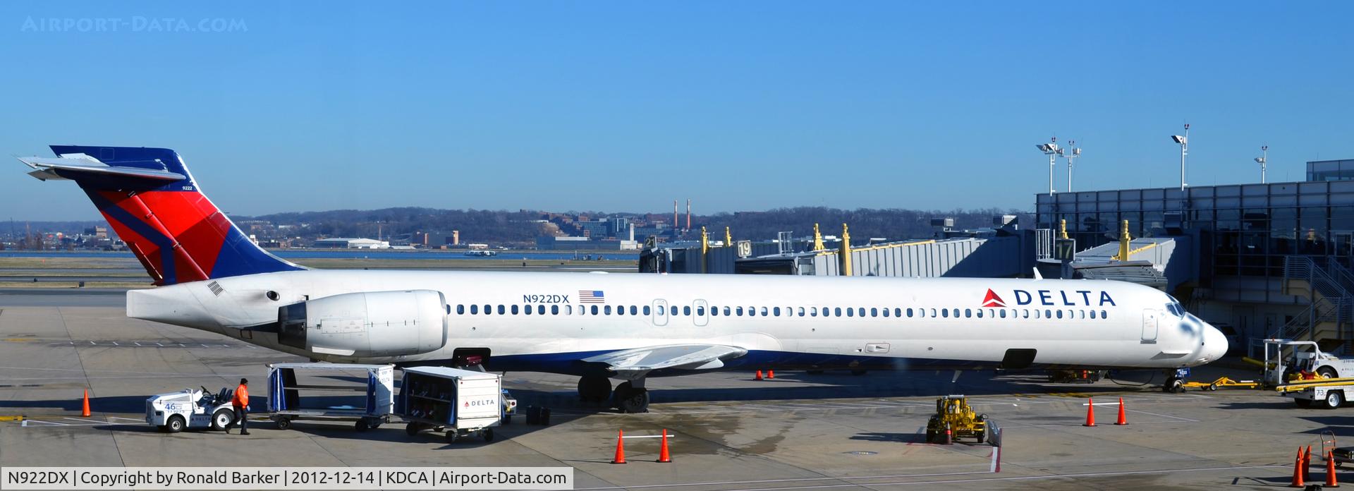 N922DX, 1997 McDonnell Douglas MD-90-30 C/N 53584, DCA VA