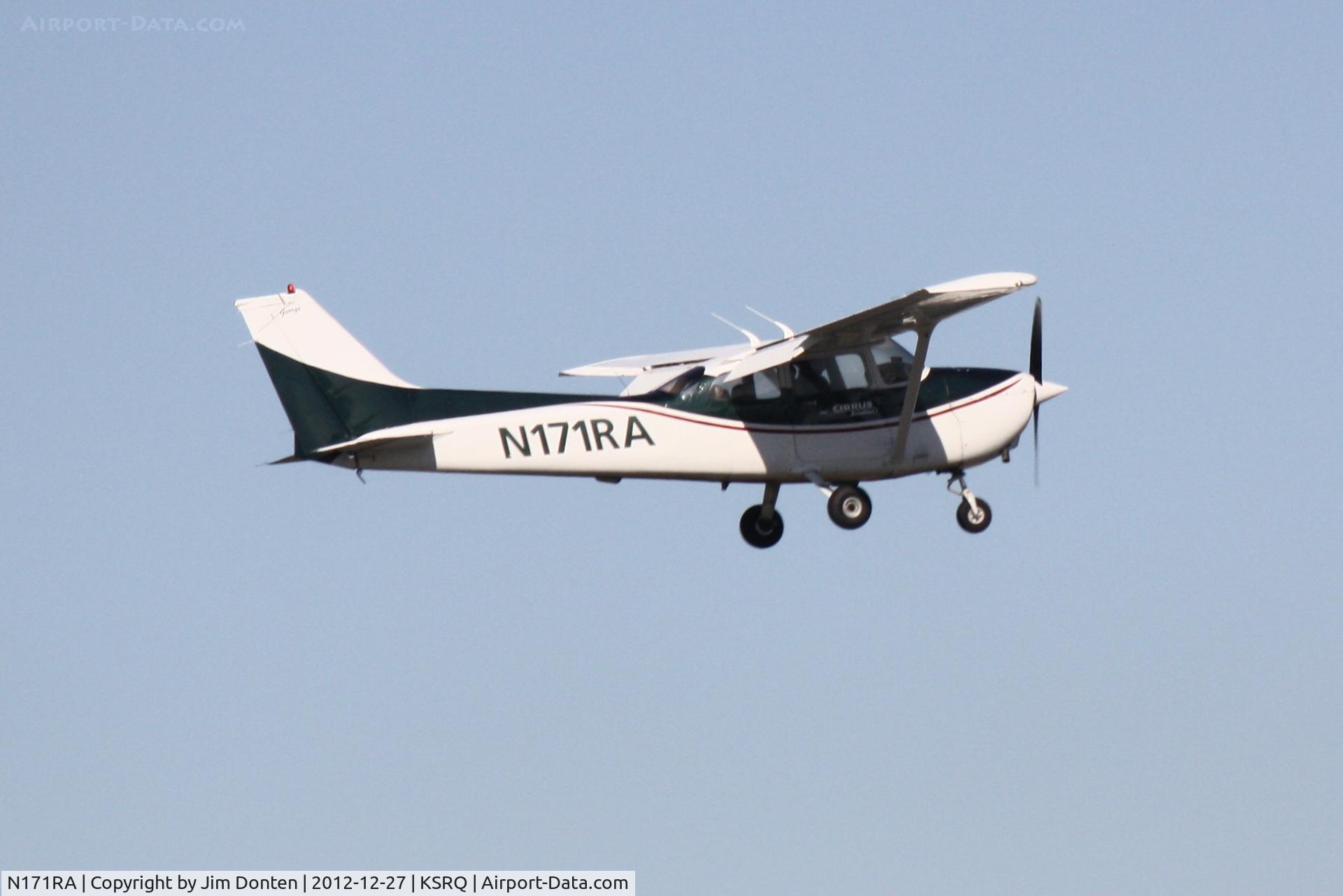 N171RA, 1999 Cessna 172S C/N 172S8237, Cessna Skyhawk (N171RA) on approach to Runway 4 at Sarasota-Bradenton International Airport