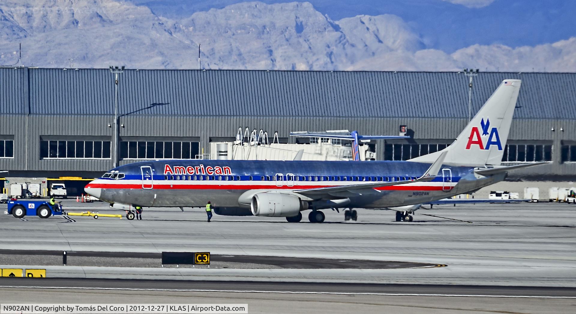 N902AN, 1999 Boeing 737-823 C/N 29504, N902AN American Airlines Boeing 737-823 / 3AB (cn 29504/190)

- Las Vegas - McCarran International (LAS / KLAS)
USA - Nevada, December 27, 2012
Photo: Tomás Del Coro