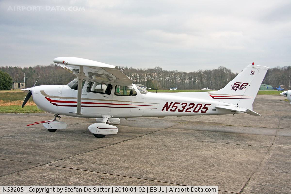 N53205, Cessna 172S C/N 172S9307, Parked at Aeroclub Brugge.