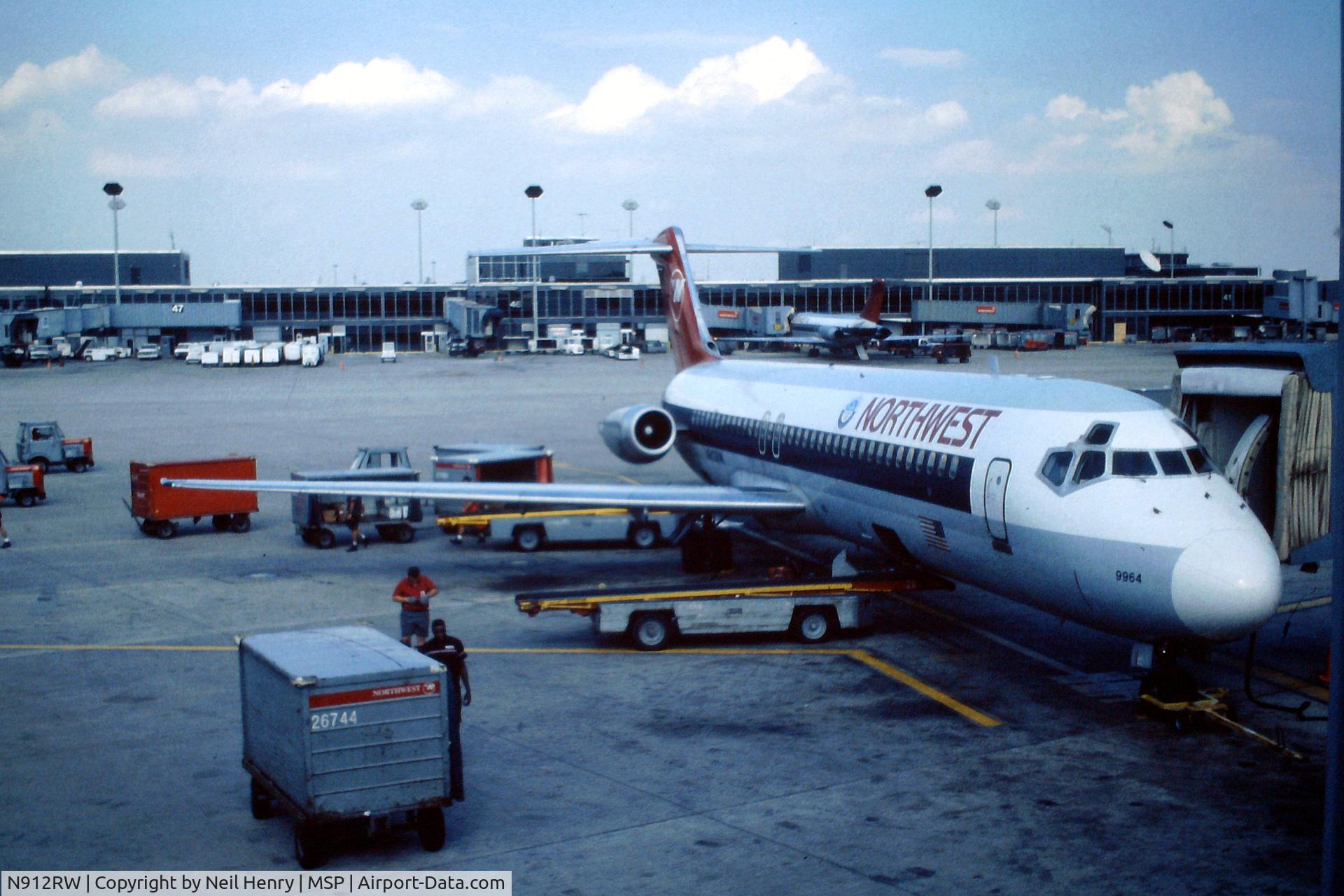 N912RW, 1968 Douglas DC-9-31 C/N 47150, scanned from original slide - seen at MSP -early September 1995