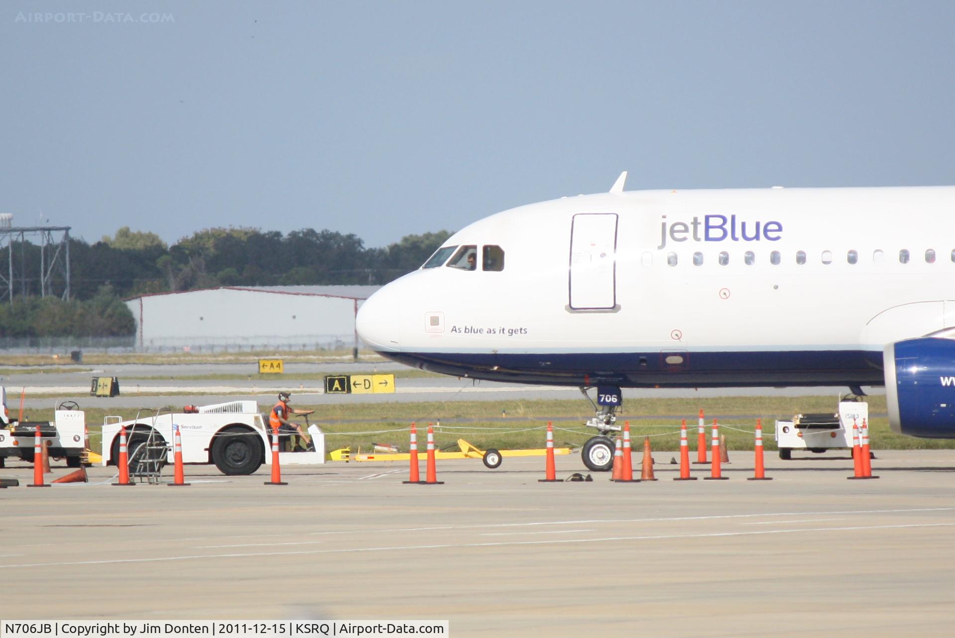 N706JB, 2008 Airbus A320-232 C/N 3451, Jet Blue Airbus A320 (N706JB) prepares for flight at Sarasota-Bradenton International Airport