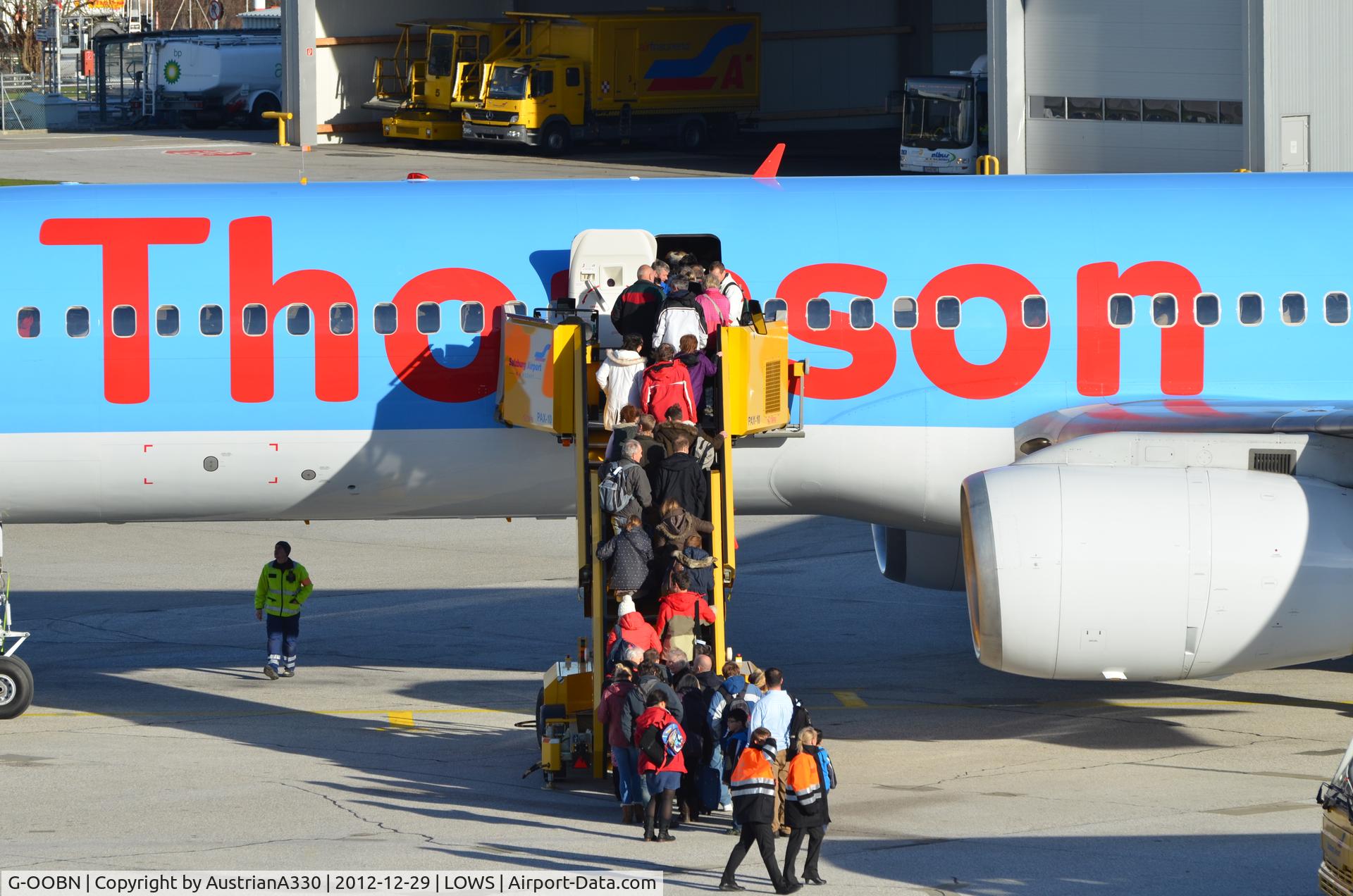 G-OOBN, 2000 Boeing 757-2G5 C/N 29379, Boarding to Glasgow