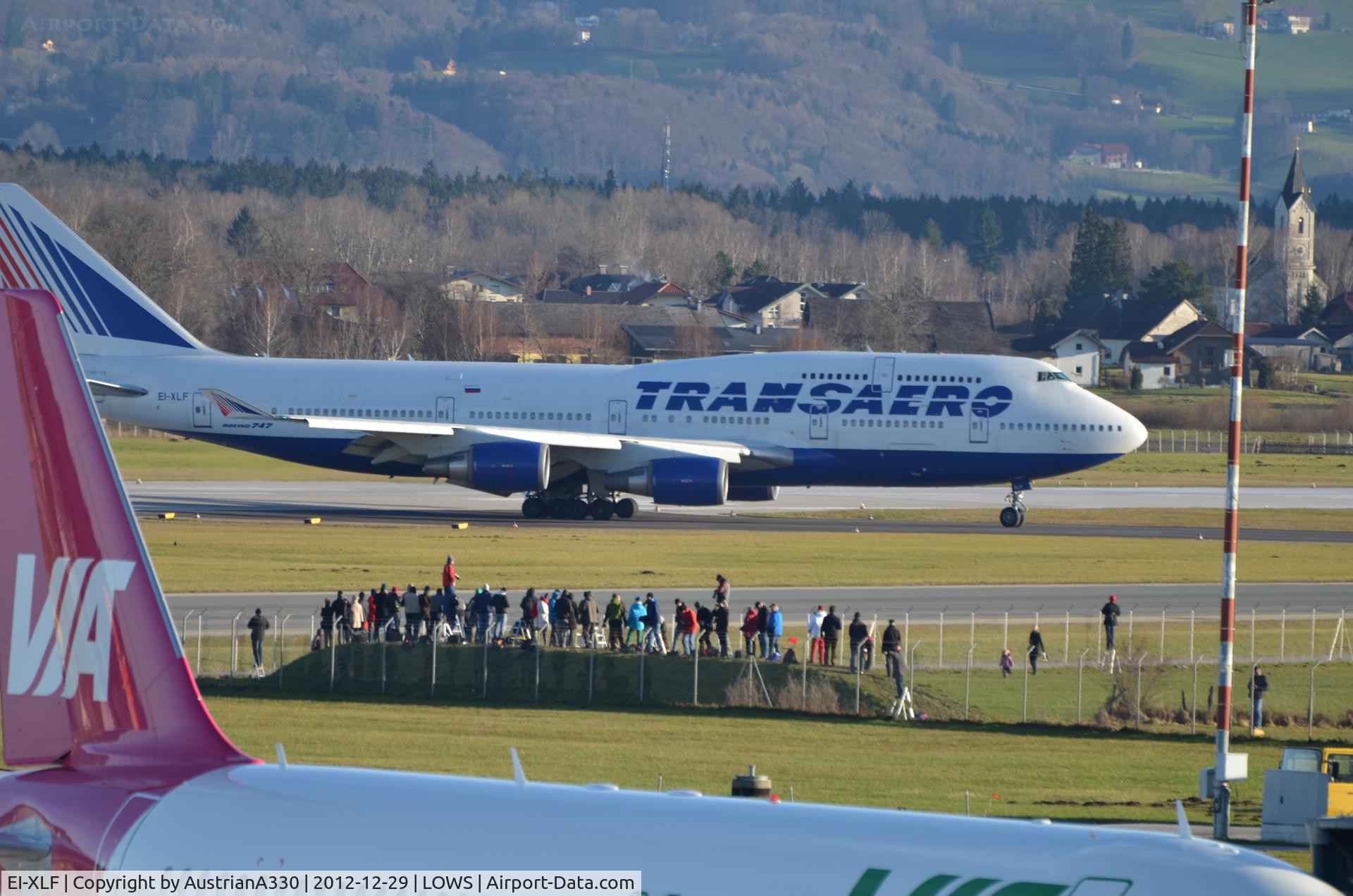 EI-XLF, 2000 Boeing 747-446 C/N 27645, Spotters are spotting...