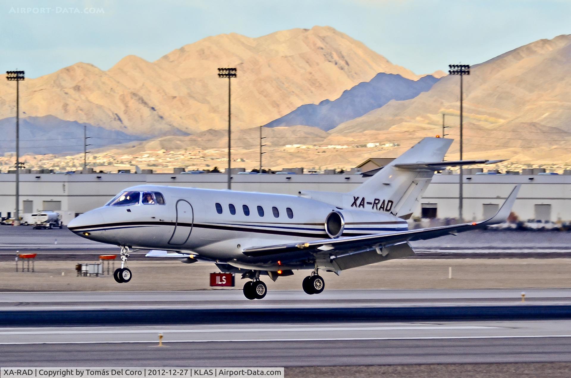 XA-RAD, 2001 Raytheon Hawker 800XP C/N 258527, XA-RAD 2001 Raytheon HAWKER 800XP C/N 258527

Ex N56BE

- Las Vegas - McCarran International (LAS / KLAS)
USA - Nevada, December 27, 2012
Photo: Tomás Del Coro