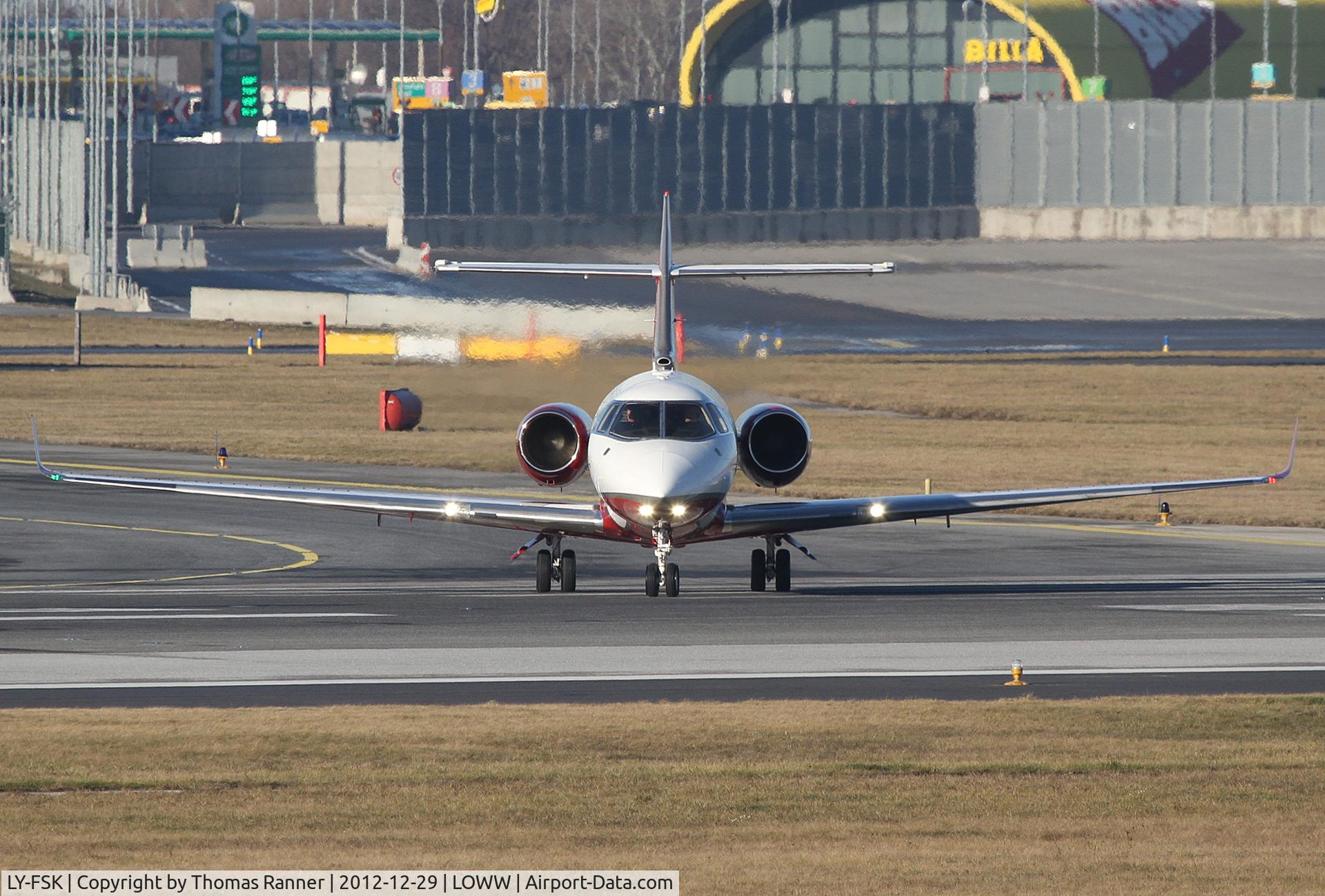 LY-FSK, 2008 Hawker Beechcraft 900XP C/N HA-0060, Aurela Hawker 900XP