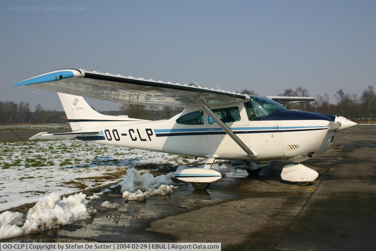 OO-CLP, 1974 Cessna 182P Skylane C/N 182-62694, Parked at Vliegclub Ursel.