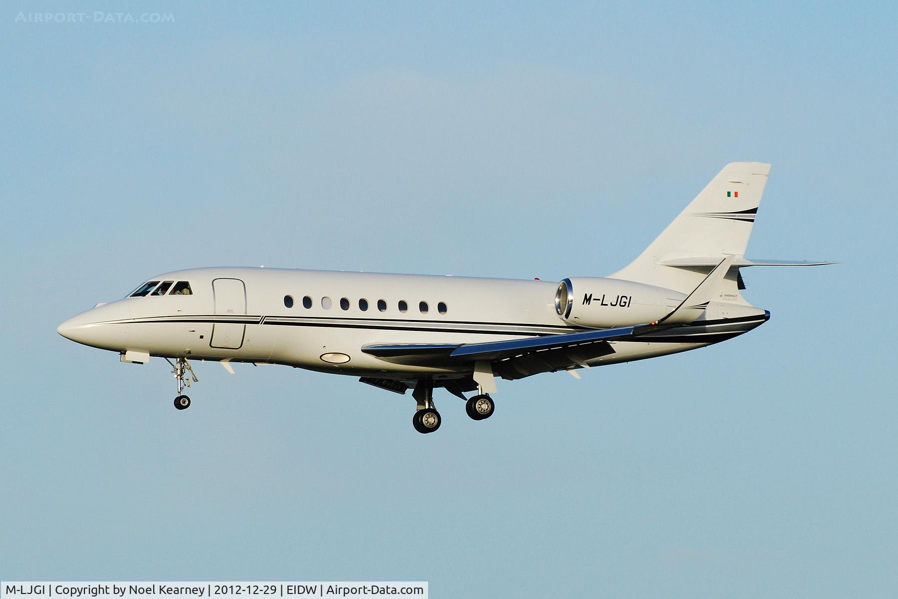 M-LJGI, 2007 Dassault Falcon 2000EX C/N 143, Photographed landing Rwy 28 at EIDW.