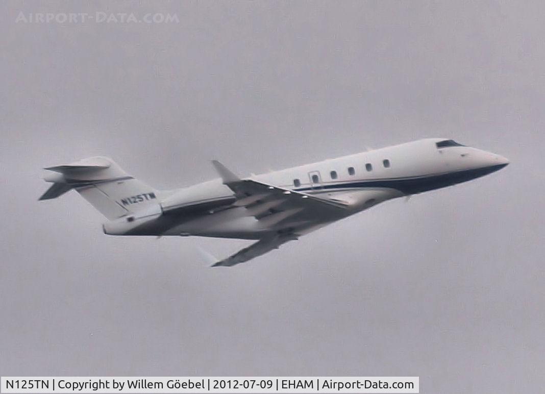 N125TN, 1975 Gates Learjet 25B C/N 25-193, Take off from runway 22 of Schiphol Airport