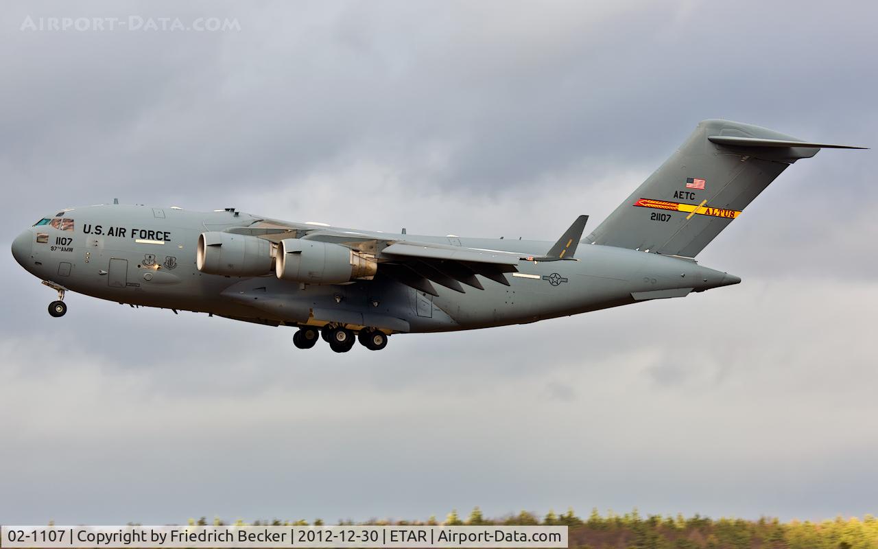 02-1107, 2002 Boeing C-17A Globemaster III C/N P-107, on final RW26