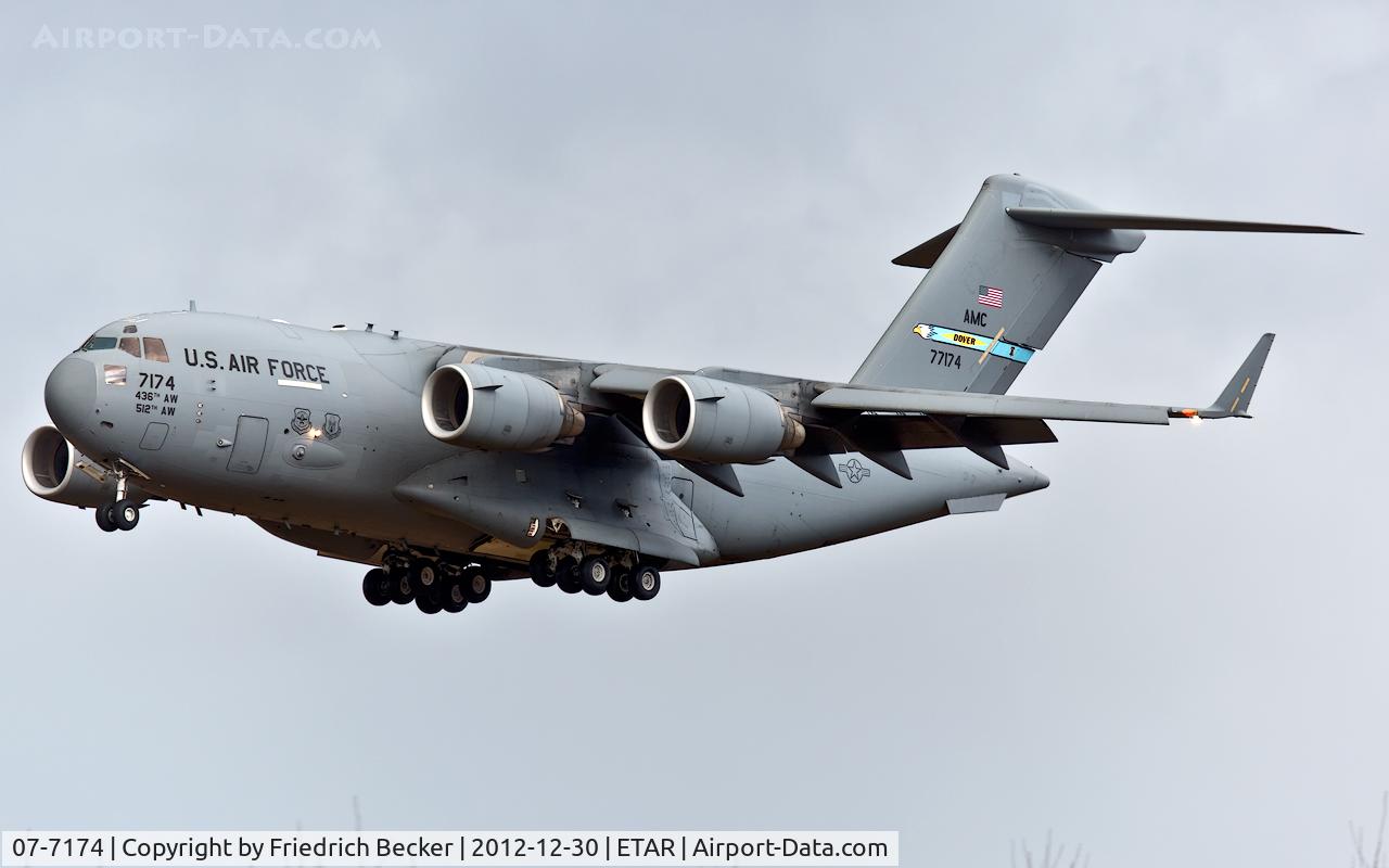 07-7174, 2007 Boeing C-17A Globemaster III C/N F-191/P-174, on final RW26