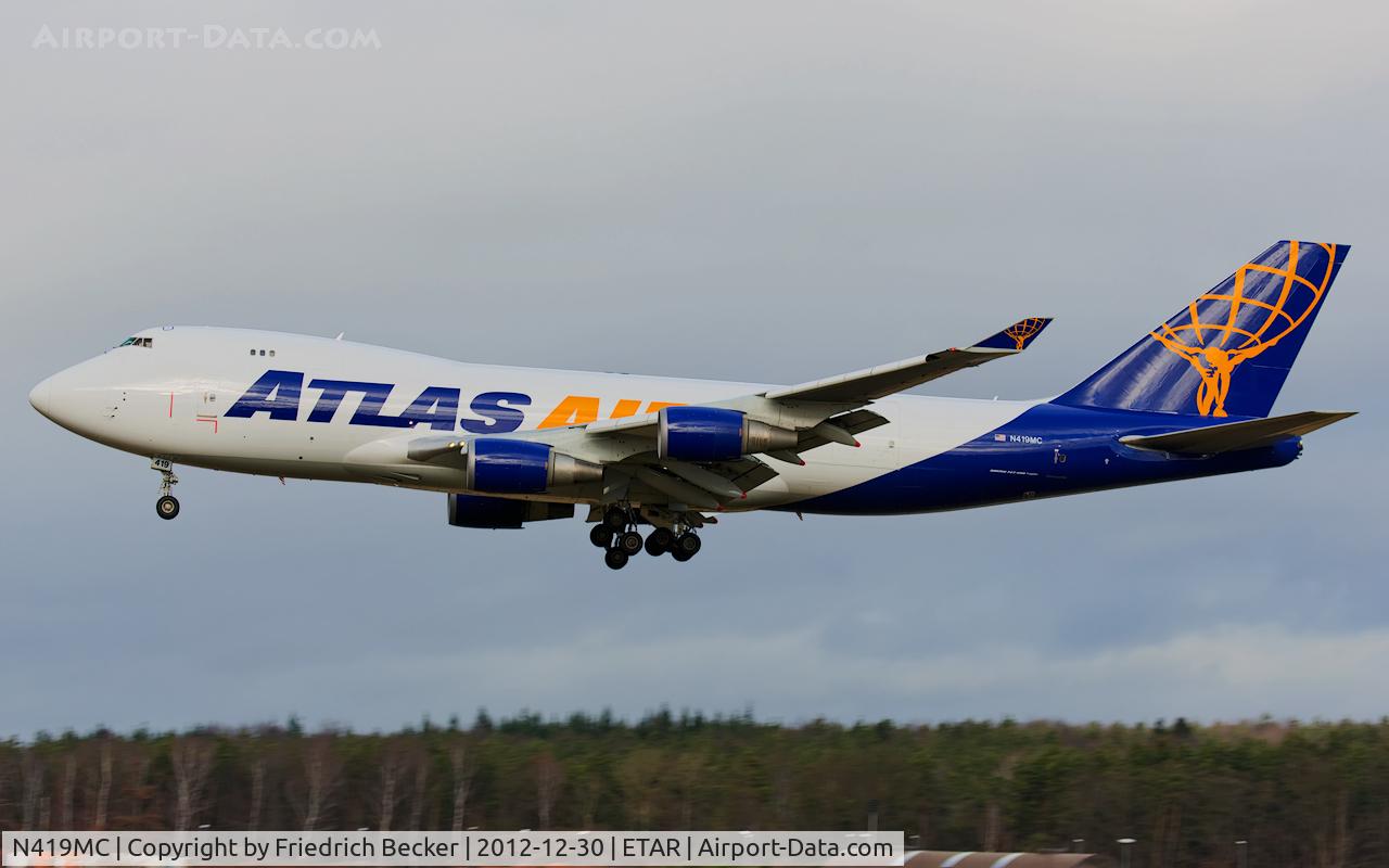 N419MC, 1996 Boeing 747-48EF C/N 28367, on final RW26