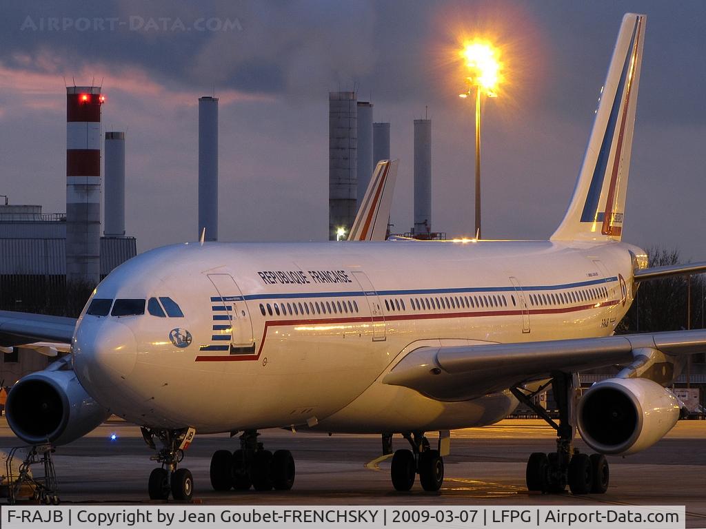 F-RAJB, 1995 Airbus A340-212 C/N 081, COTAM at CDG T1