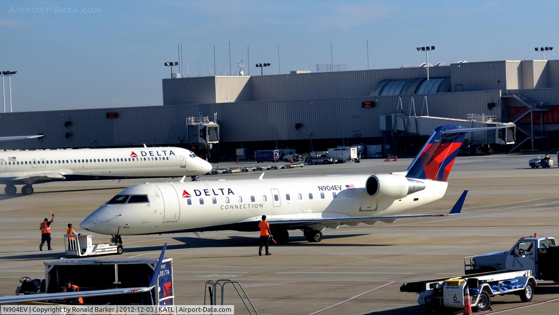 N904EV, 2002 Bombardier CRJ-200ER (CL-600-2B19) C/N 7628, Pushback Atlanta