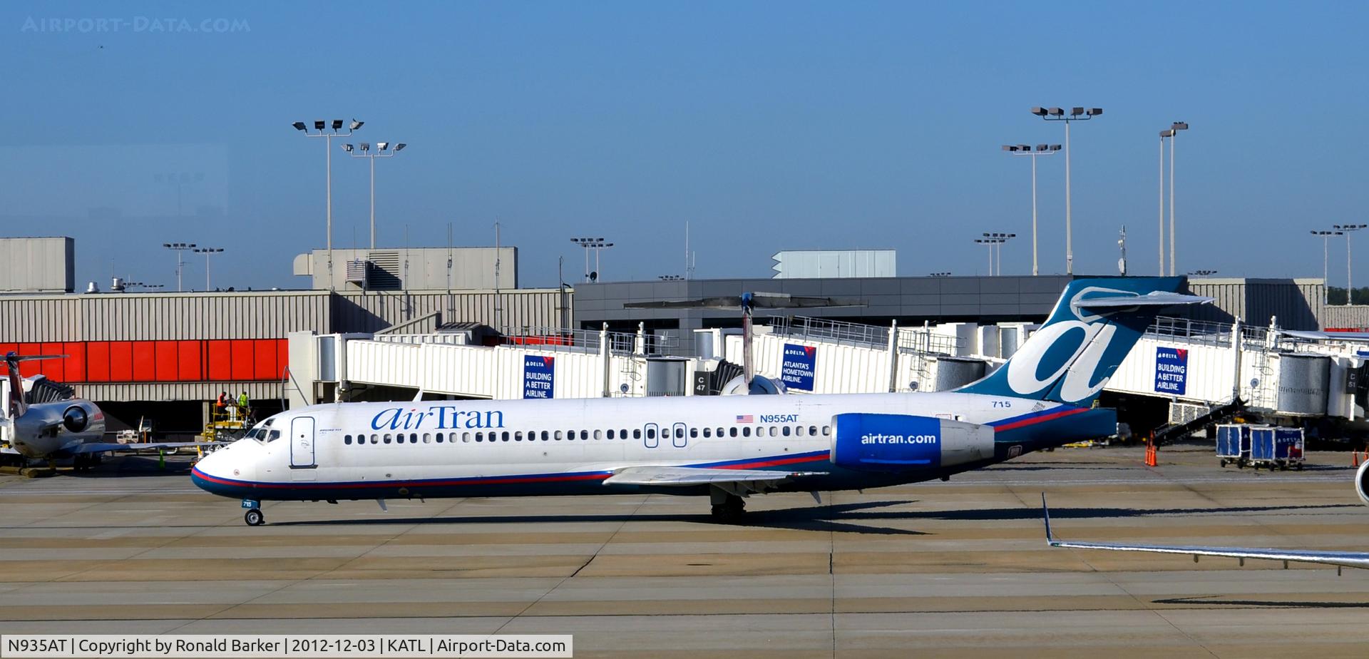 N935AT, 2000 Boeing 717-200 C/N 55069, Taxi Atlanta