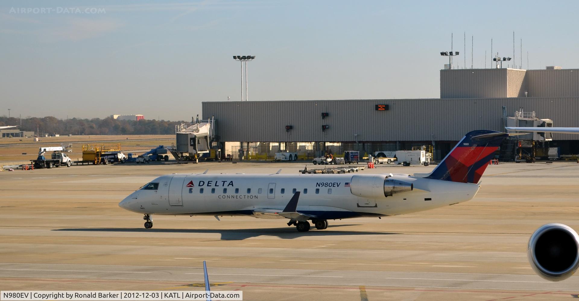 N980EV, 2003 Bombardier CRJ-200ER (CL-600-2B19) C/N 7759, Taxi Atlanta