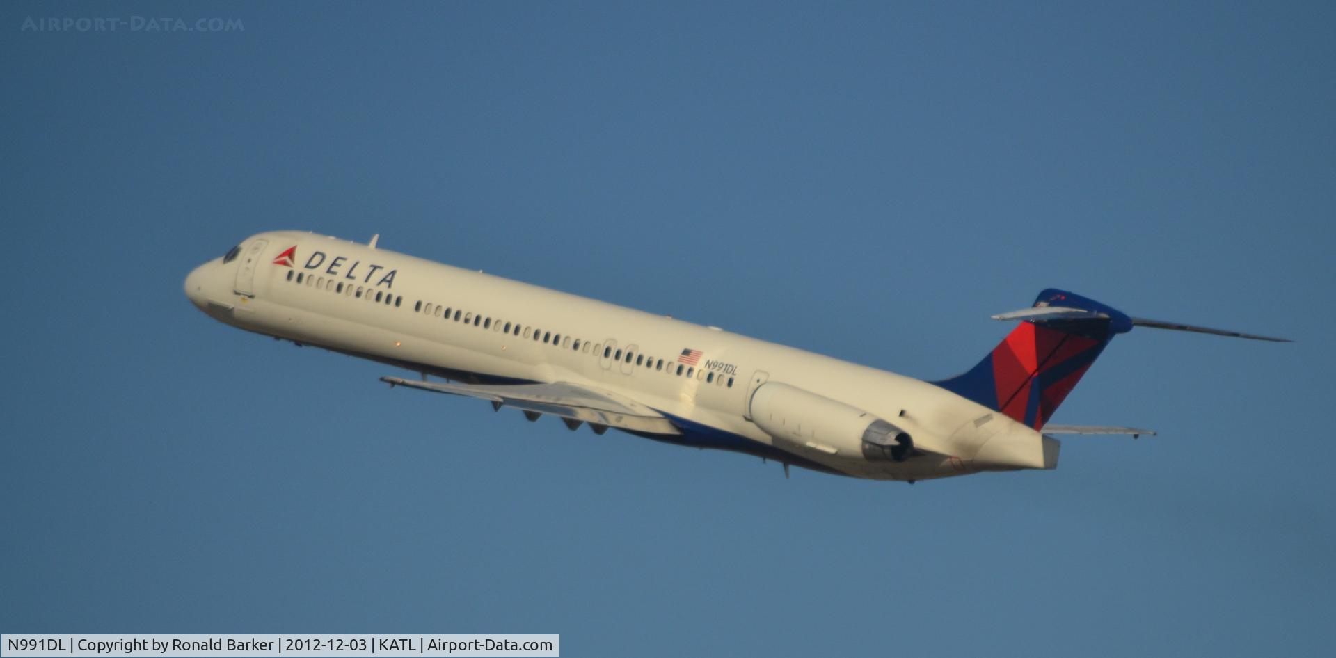 N991DL, 1991 McDonnell Douglas MD-88 C/N 53343, Take off Atlanta
