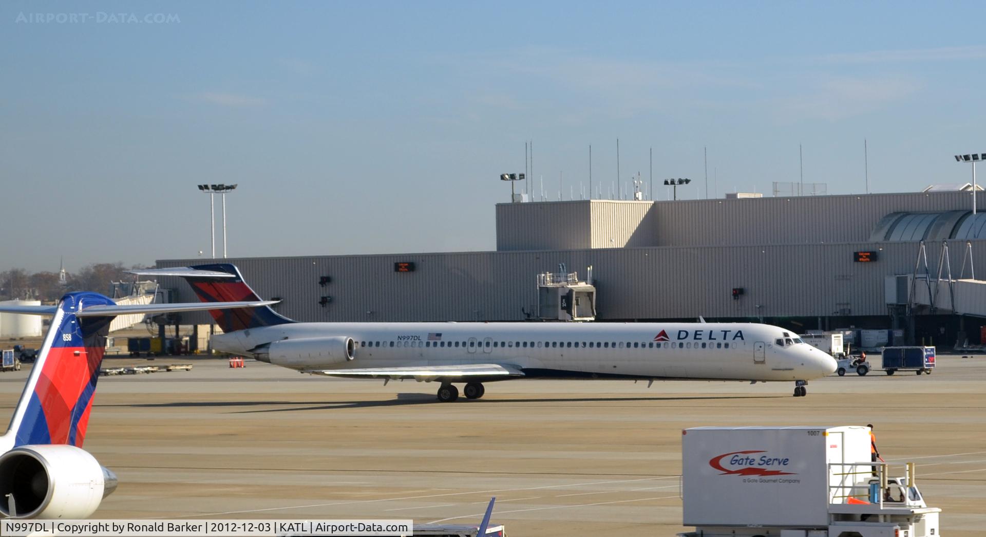 N997DL, 1992 McDonnell Douglas MD-88 C/N 53364, Taxi Atlanta