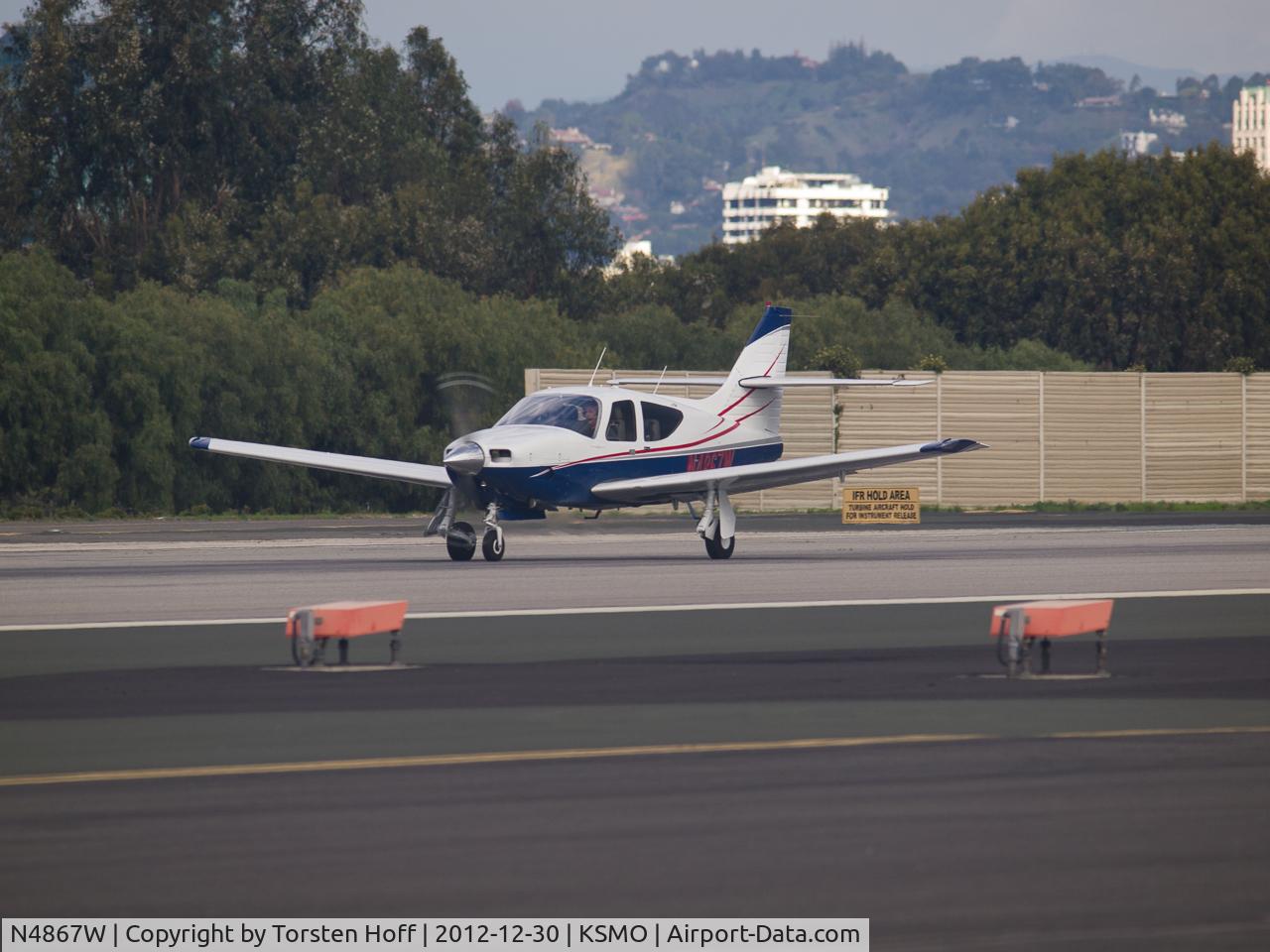 N4867W, 1976 Rockwell International 114 Commander C/N 14197, N4867W departing from RWY 21