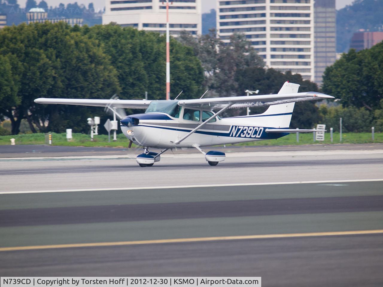 N739CD, 1978 Cessna 172N C/N 17270429, N739CD departing from RWY 21