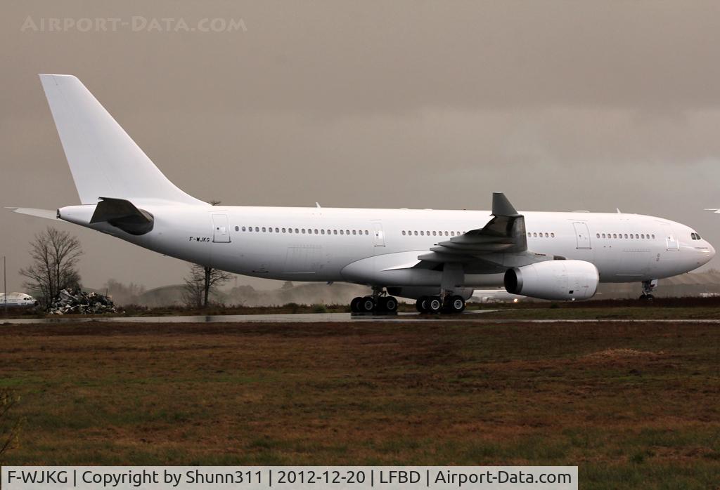 F-WJKG, 2000 Airbus A330-243 C/N 345, C/n 345 - Stored in all white... Ex. A6-EKZ