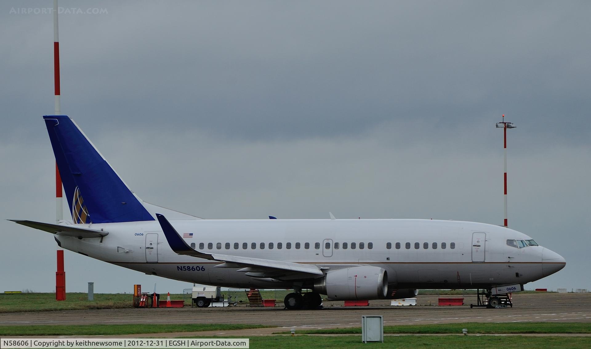 N58606, 1994 Boeing 737-524 C/N 27319, Awaiting engineering / maintenance.
