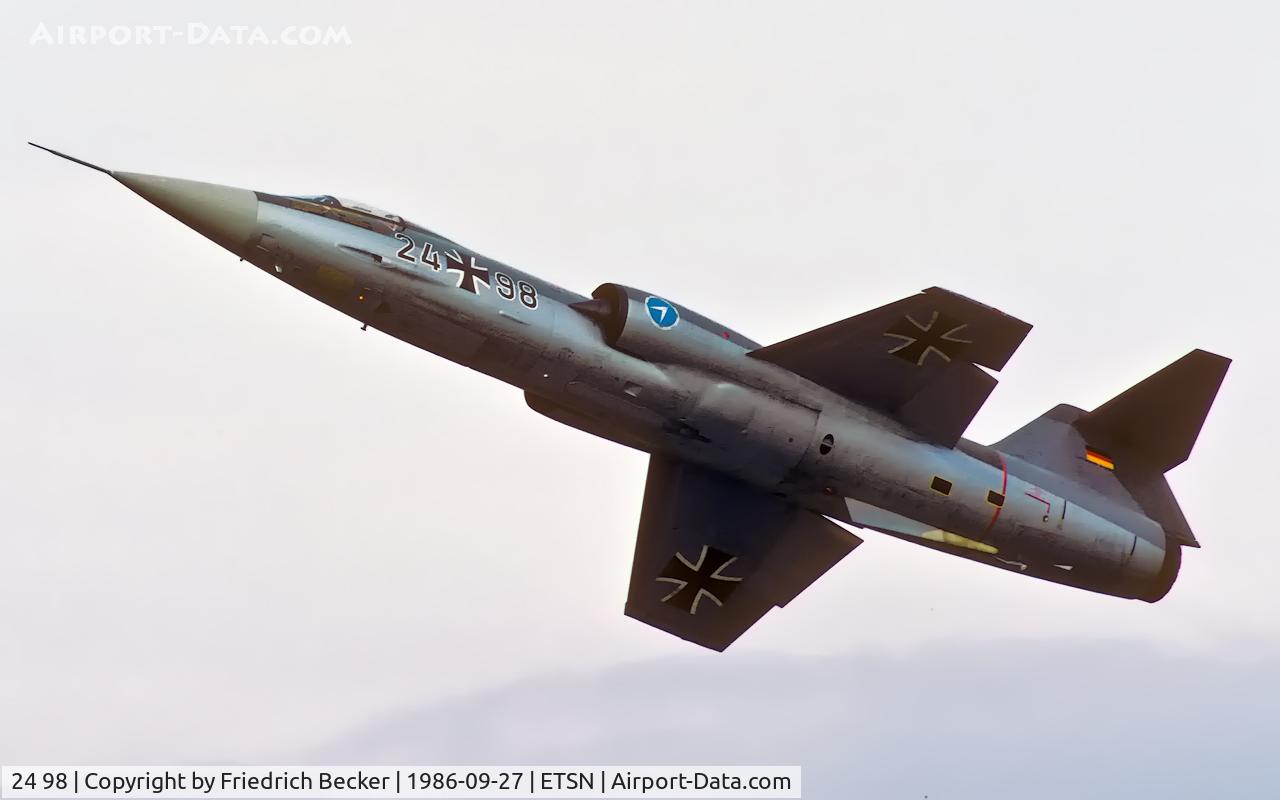 24 98, Lockheed F-104G Starfighter C/N 683-8251, flying display