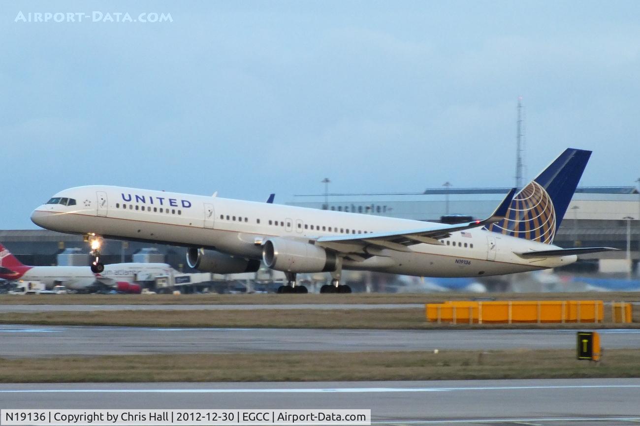 N19136, 1999 Boeing 757-224 C/N 29285, United Airlines