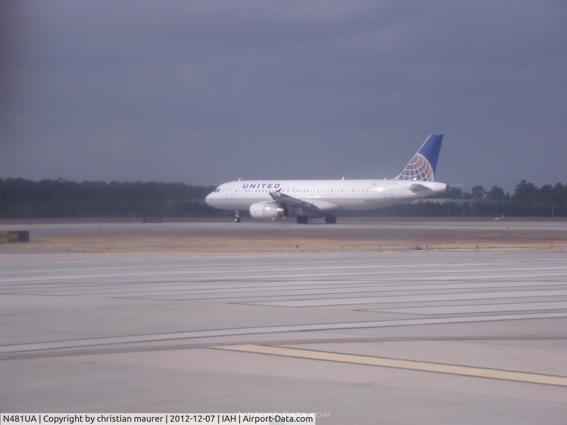 N481UA, 2001 Airbus A320-232 C/N 1559, a320 at 15R