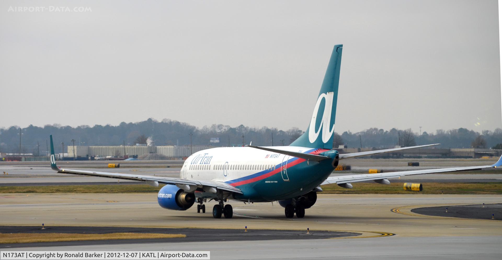N173AT, 2004 Boeing 737-76N C/N 32661, Taxi Atlanta