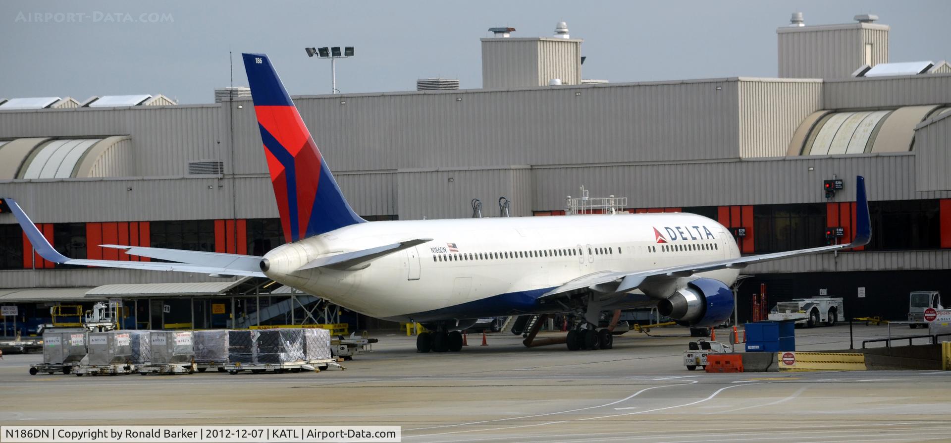 N186DN, 1995 Boeing 767-332 C/N 27962, Atlanta