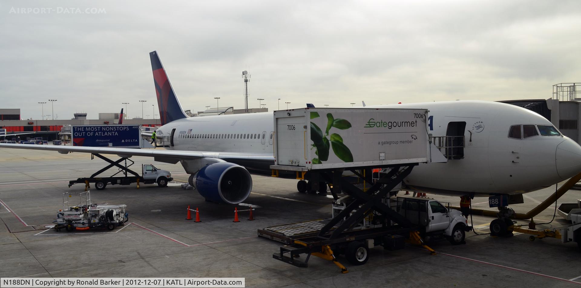 N188DN, 1996 Boeing 767-332 C/N 27583, Atlanta
