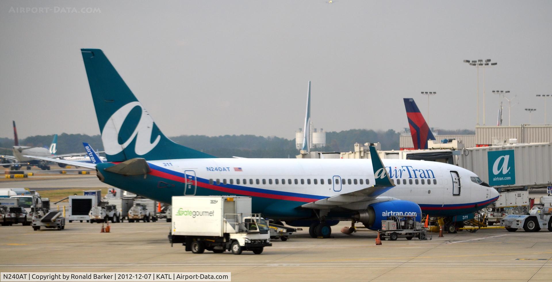 N240AT, 2005 Boeing 737-76N C/N 32657, Atlanta