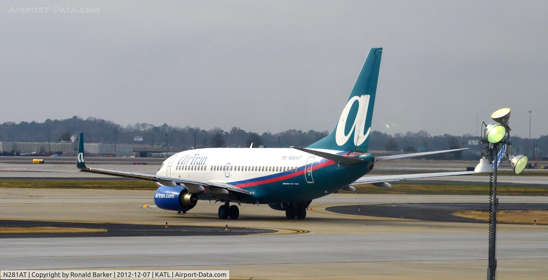 N281AT, 2006 Boeing 737-7BD C/N 33922, Taxi Atlanta