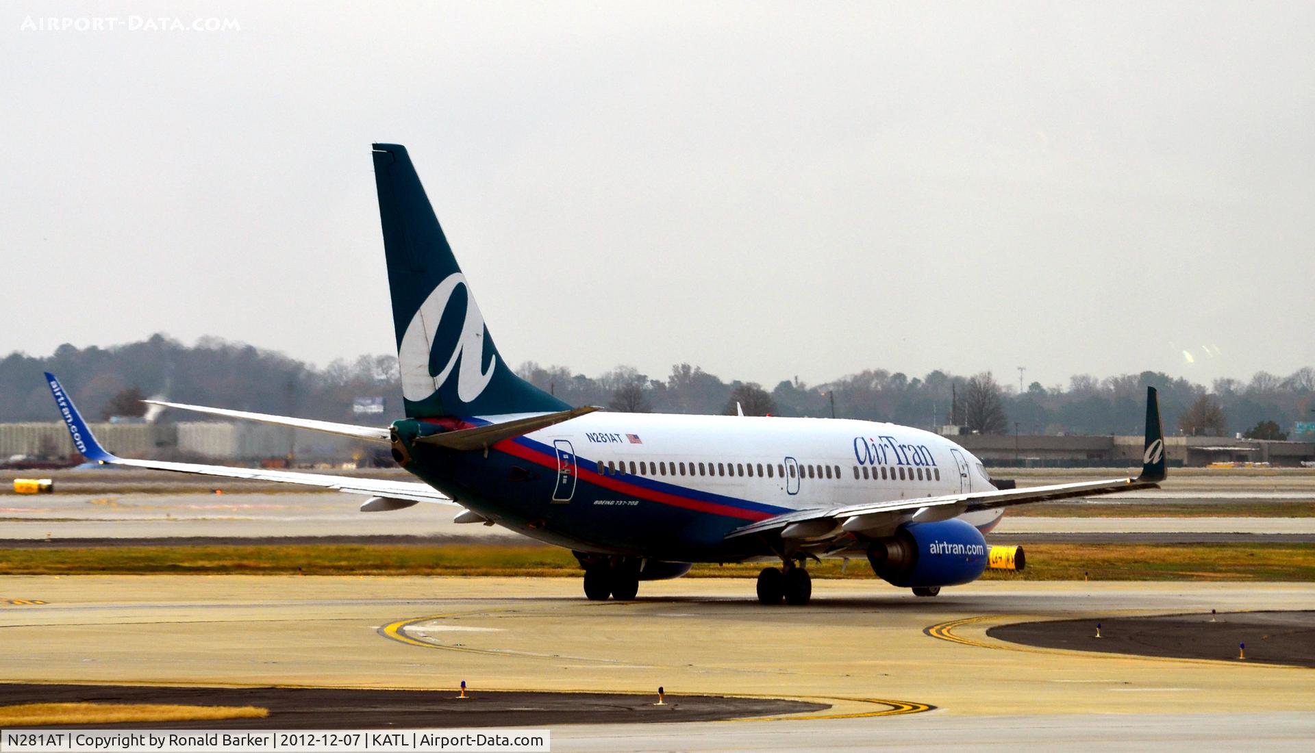 N281AT, 2006 Boeing 737-7BD C/N 33922, Taxi Atlanta