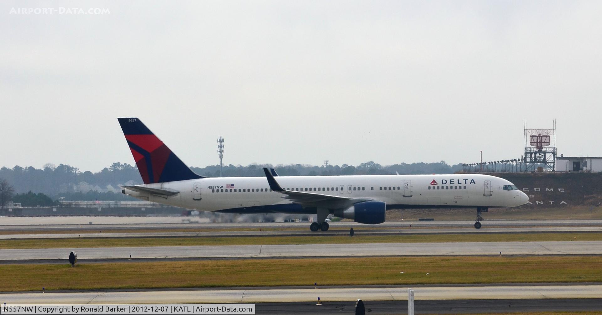 N557NW, 2002 Boeing 757-251 C/N 33393, Taxi Atlanta