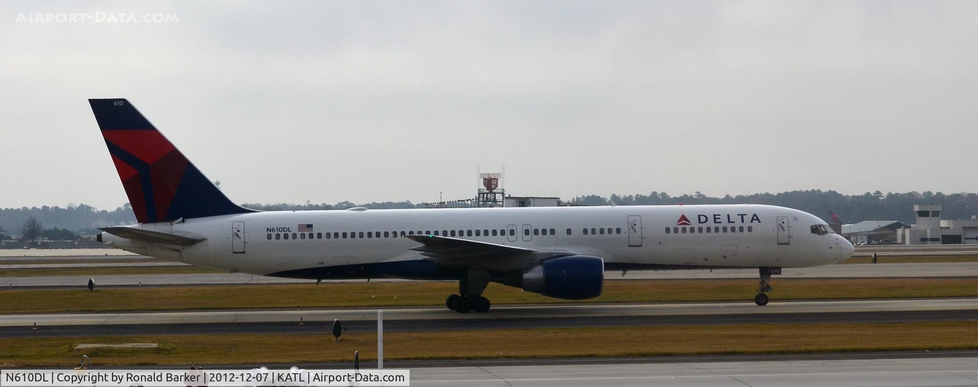 N610DL, 1985 Boeing 757-232 C/N 22817, Taxi Atlanta