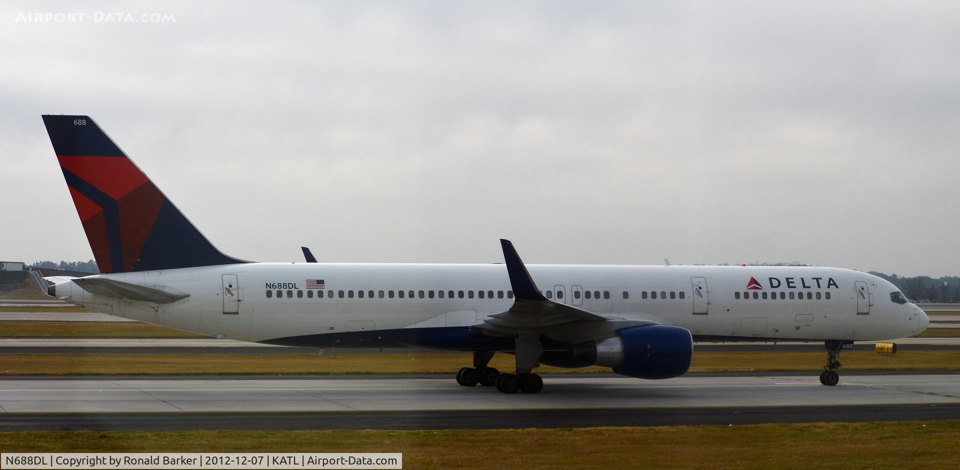 N688DL, 1998 Boeing 757-232 C/N 27587, Taxi Atlanta