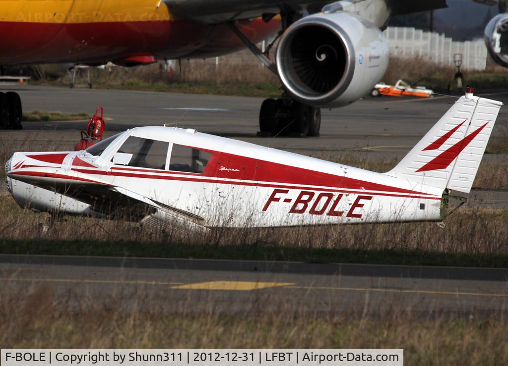 F-BOLE, Piper PA-28-140 Cherokee C/N 28-22847, Very uncertain future for this smallest aircraft... Maybe the first light aircraft who will be scrapped here...