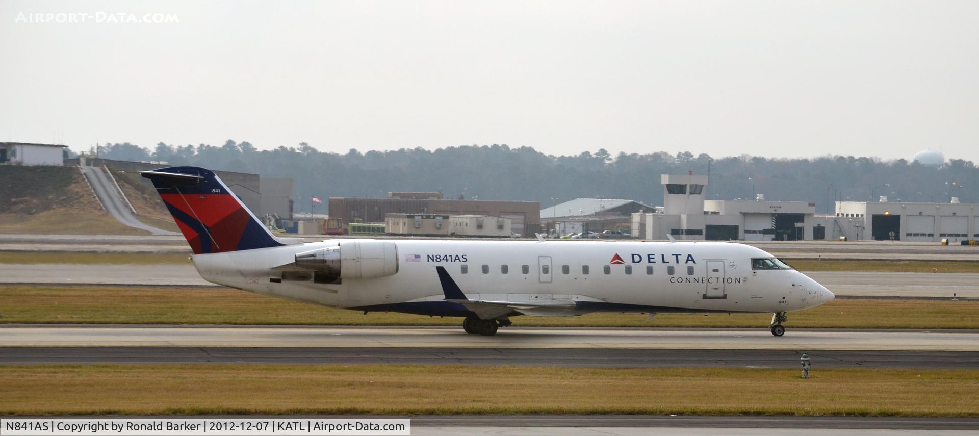 N841AS, 1999 Bombardier CRJ-200ER (CL-600-2B19) C/N 7300, Taxi Atlanta