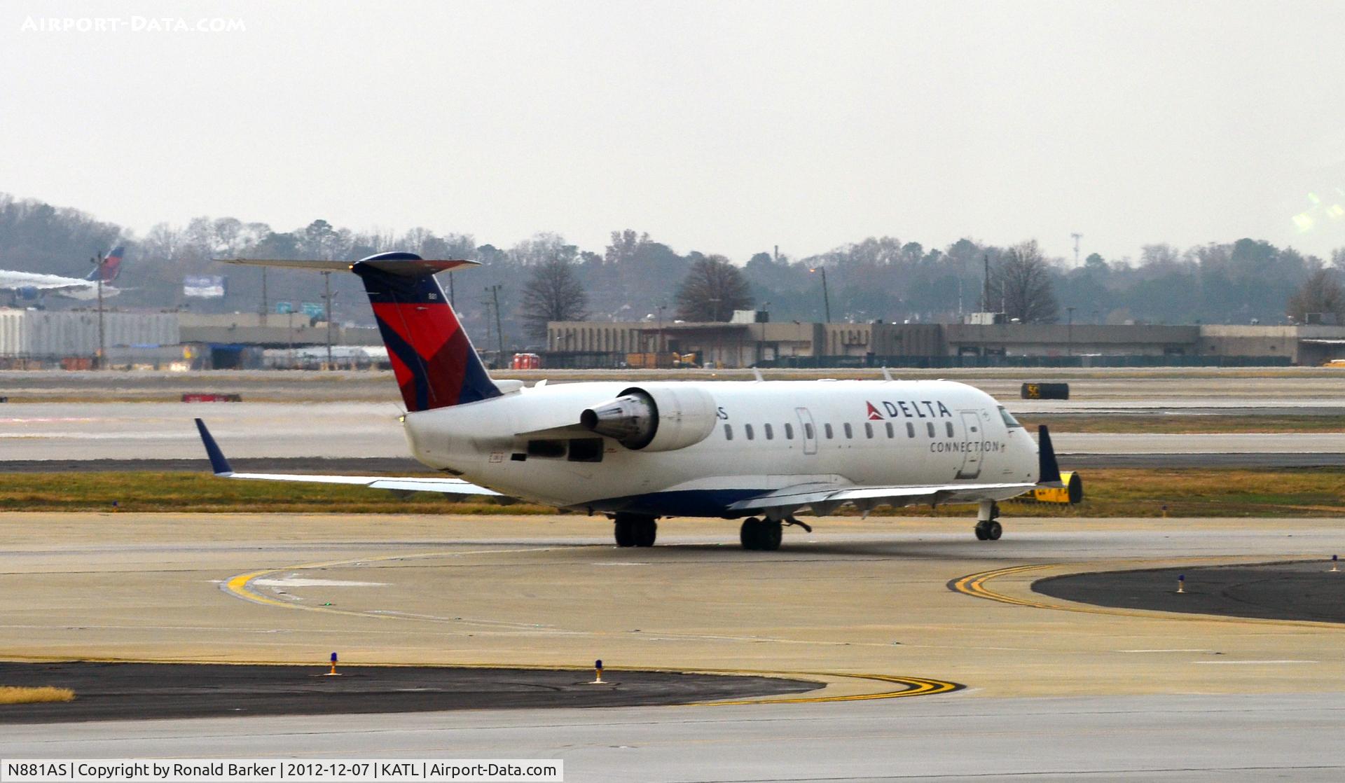 N881AS, 2001 Bombardier CRJ-200ER (CL-600-2B19) C/N 7496, Taxi Atlanta